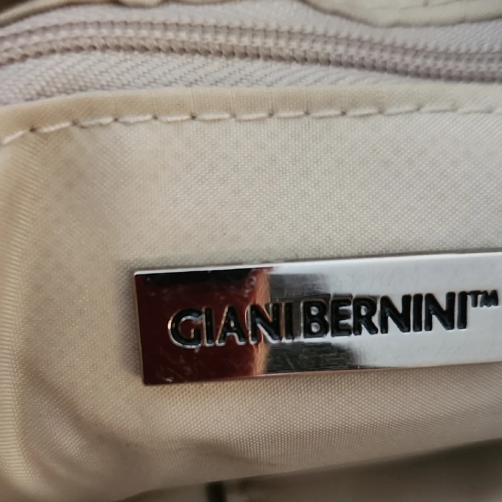 Giani Bernini White Leather Shoulder Tote - Picture 7 of 9